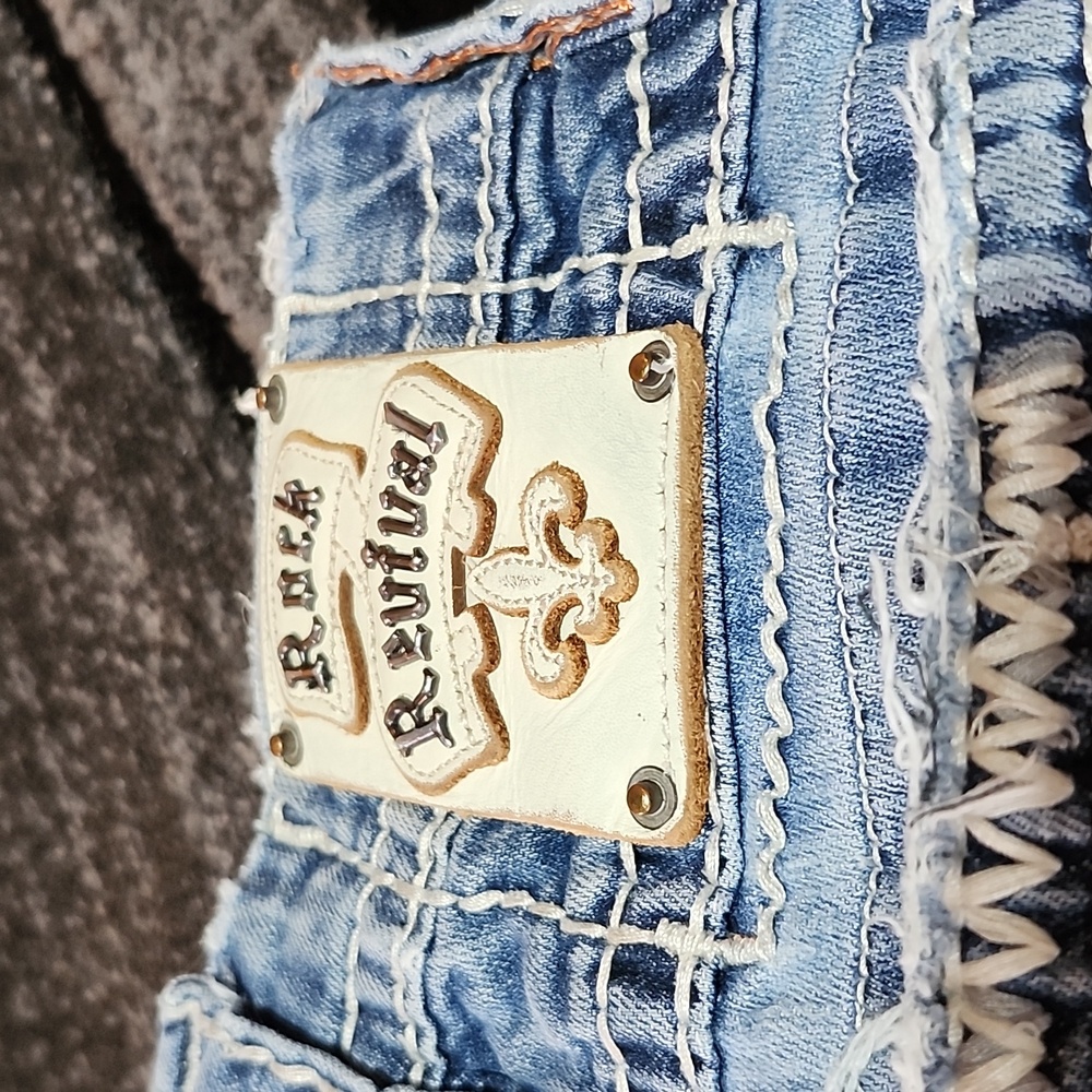 ROCK REVIVAL JARROW EMBROIDERED FLEUR-DE-LIS  FAUX-FLAP BOOT-LEG DENIM JEAN - Picture 3 of 15